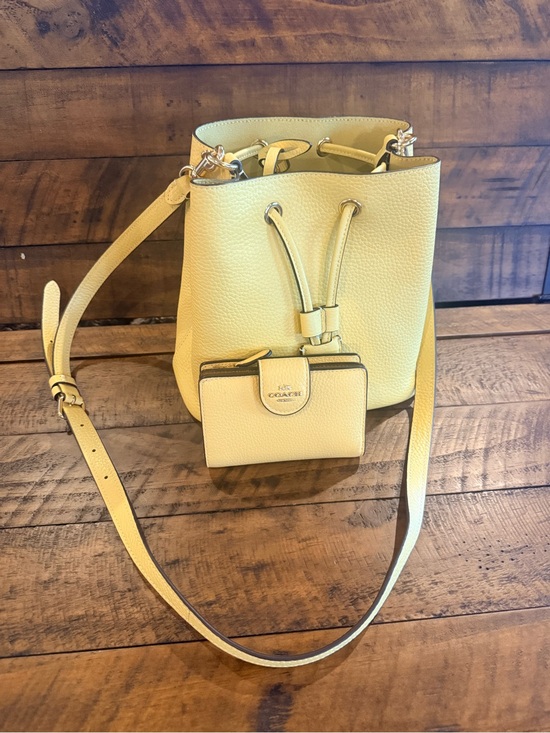 Coach Handbags - NWOT Coach Pebbled Leather Drawstring Crossbody Bag and Wallet - Light Yellow